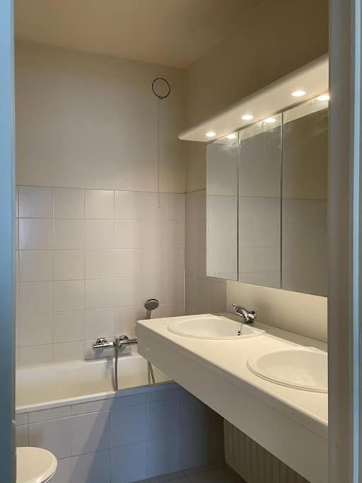 Mooi appartement met zijdelings zeezicht, op 100 meter van strand Apartment in Knokke-Heist