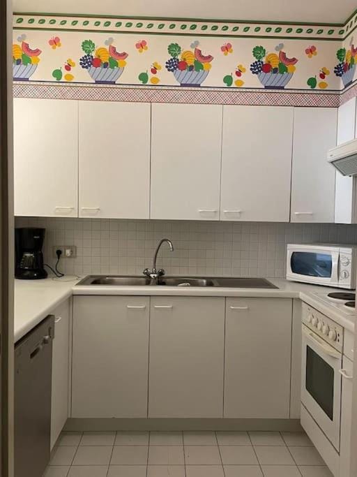 Mooi appartement met zijdelings zeezicht, op 100 meter van strand Apartment in Knokke-Heist