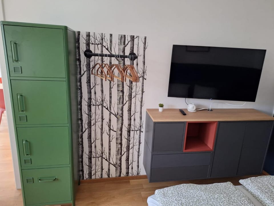 TV and multimedia, Bedroom, wardrobe