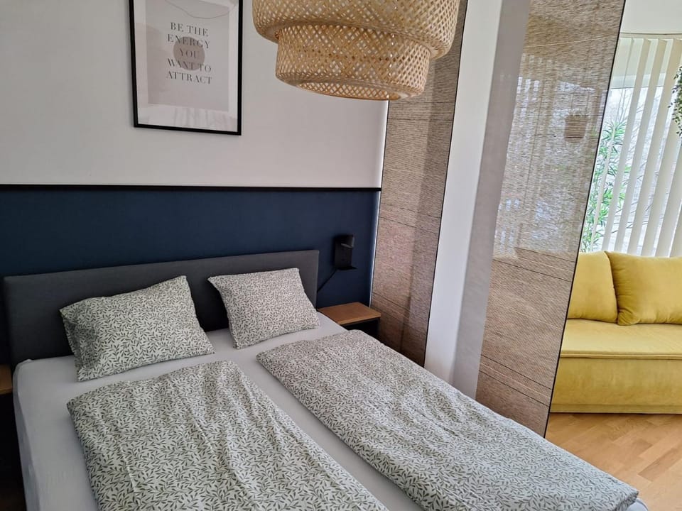 Bed, Seating area, Bedroom