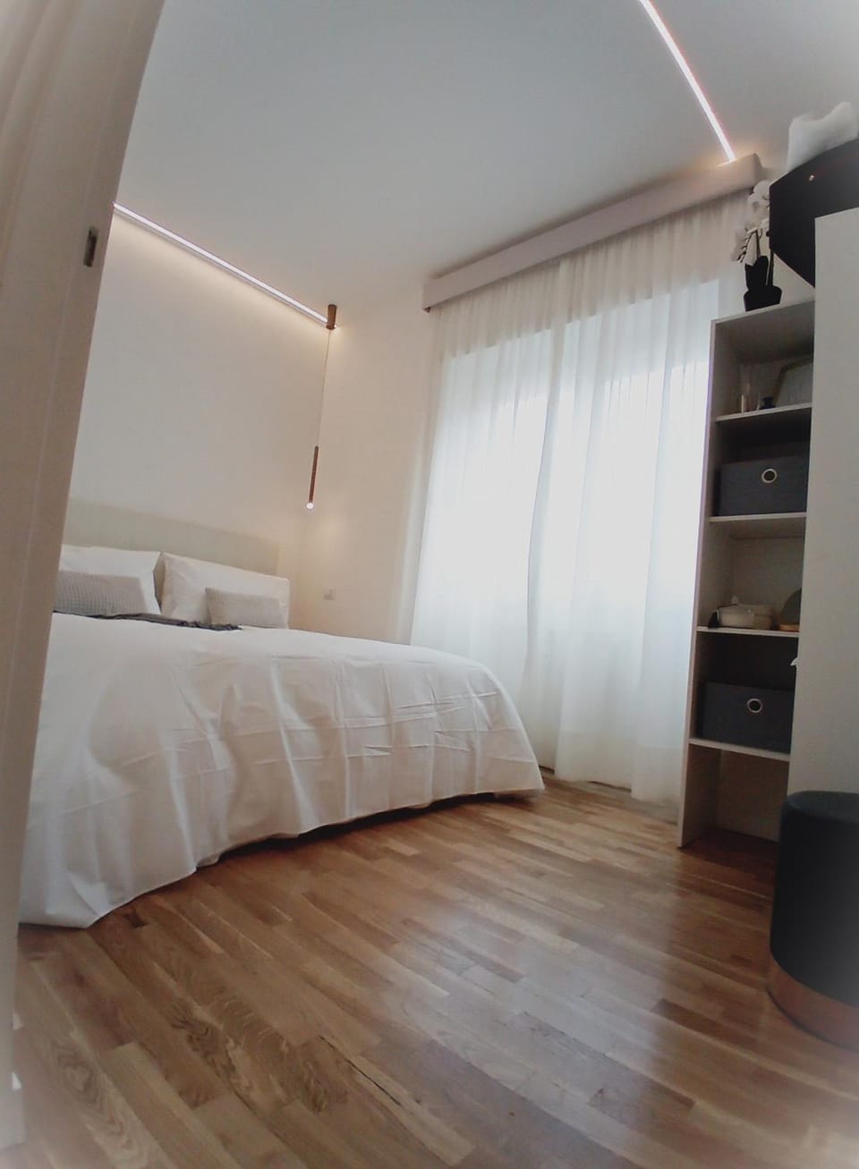 Photo of the whole room, Bedroom