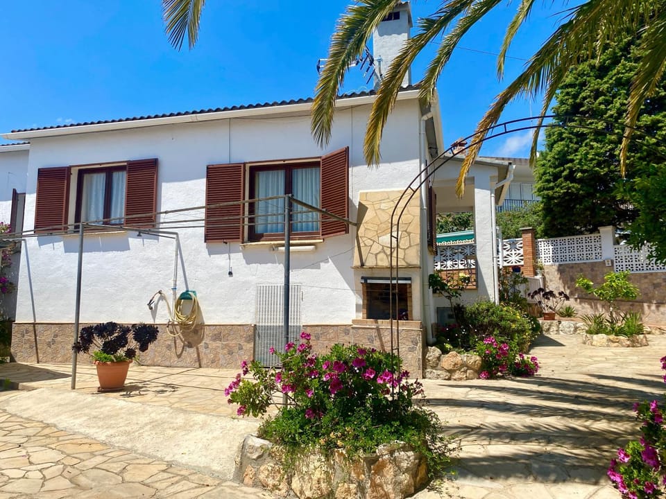 Villa Fleuret House in Creixell