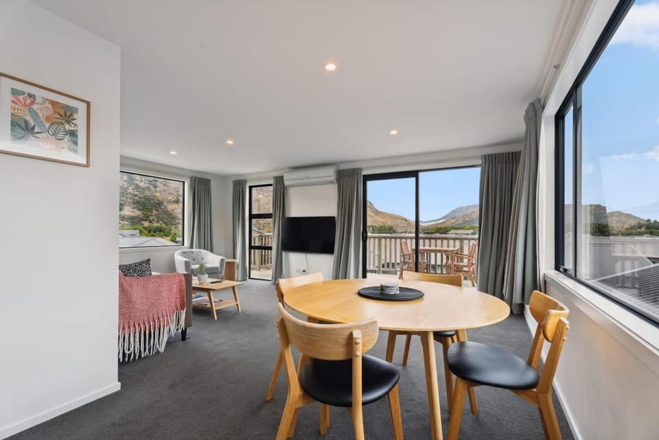 Modern Apartment with Coronet & Remarkables views Apartment in Queenstown