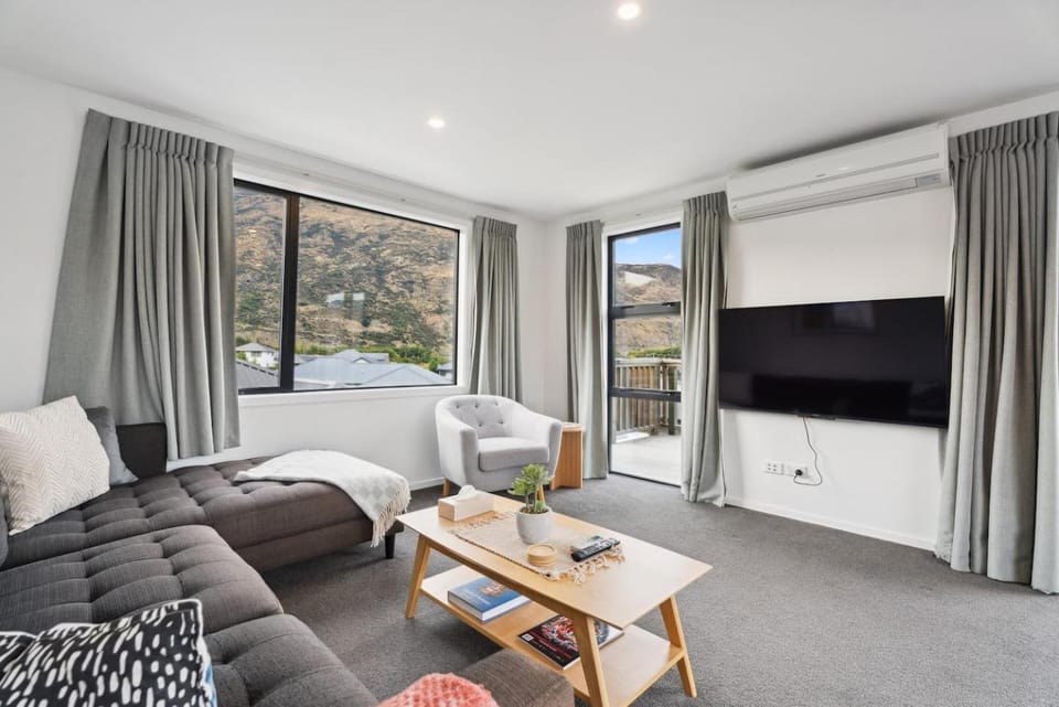 Modern Apartment with Coronet & Remarkables views Apartment in Queenstown