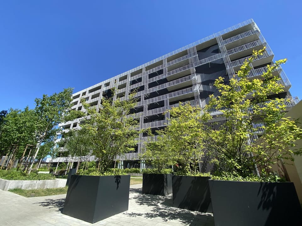 Property building, Neighbourhood