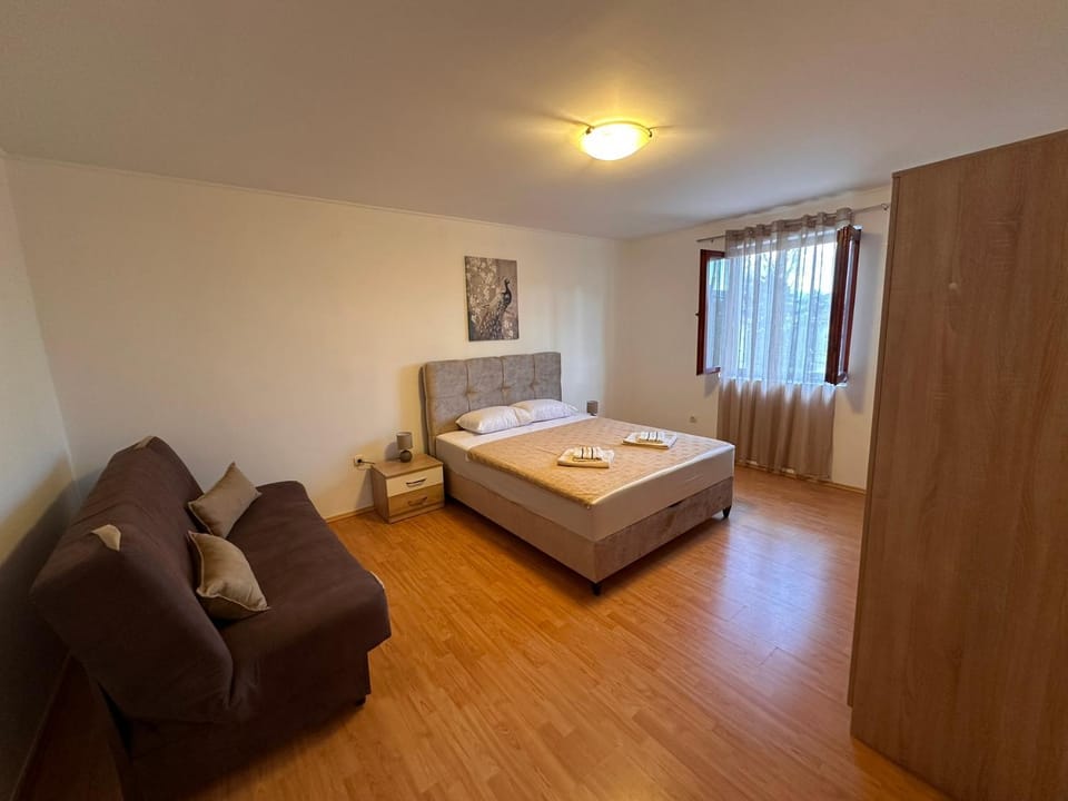 Bed, Photo of the whole room, Bedroom, wardrobe