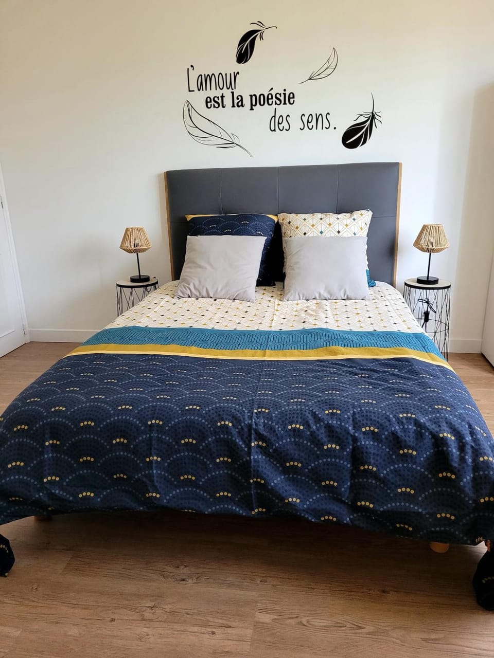 Photo of the whole room, Bedroom