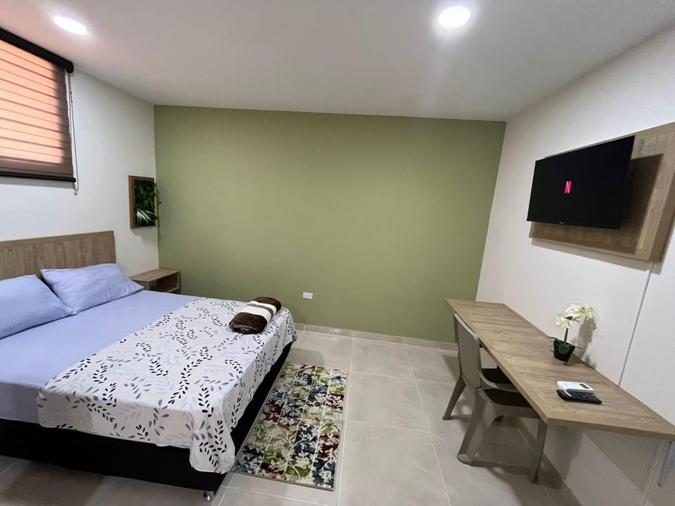 Bed, TV and multimedia, Bedroom