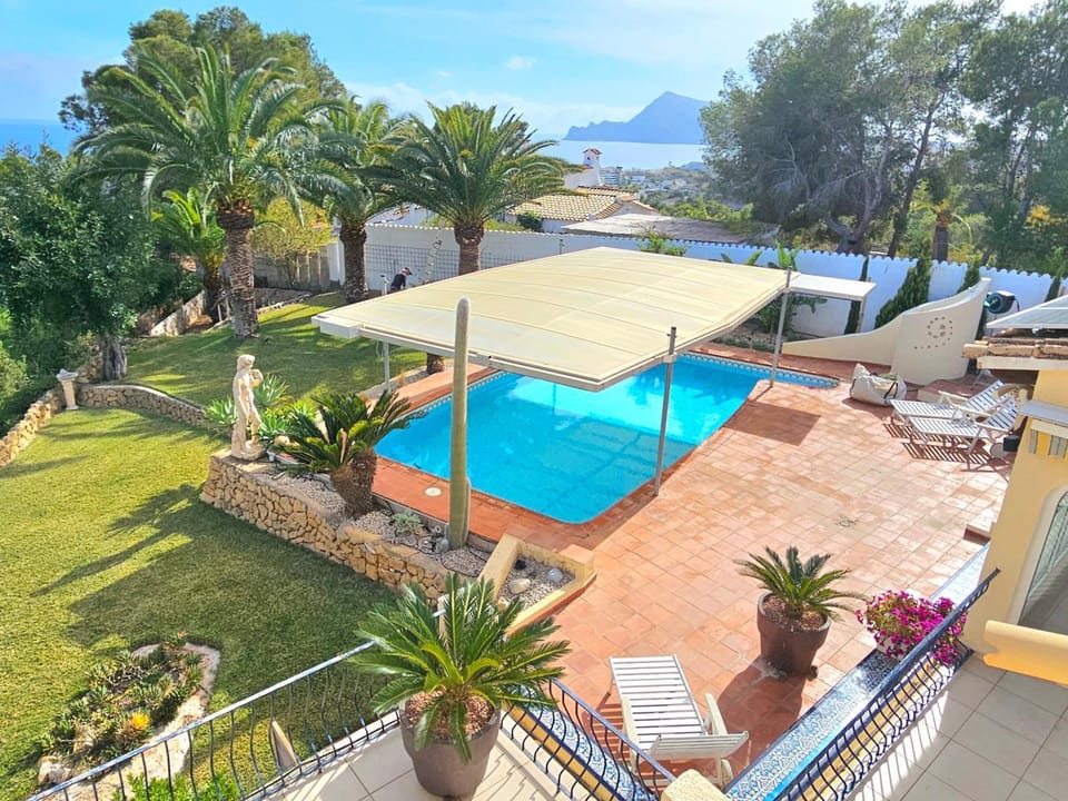 Patio, Day, Natural landscape, Garden, Garden, Garden view, Pool view, Swimming pool, sunbed