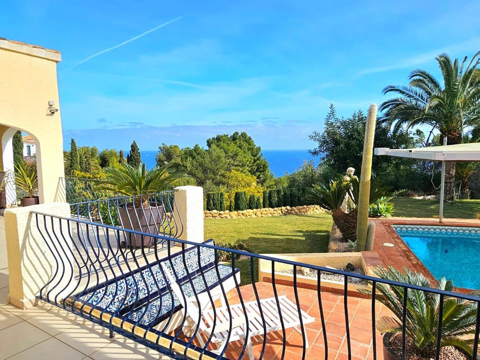 Patio, Day, Natural landscape, Garden, Garden, Balcony/Terrace, Garden view, Pool view, Swimming pool, sunbed