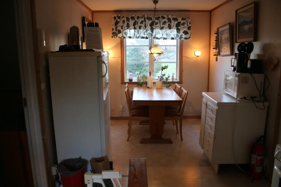 Dining area, minibar