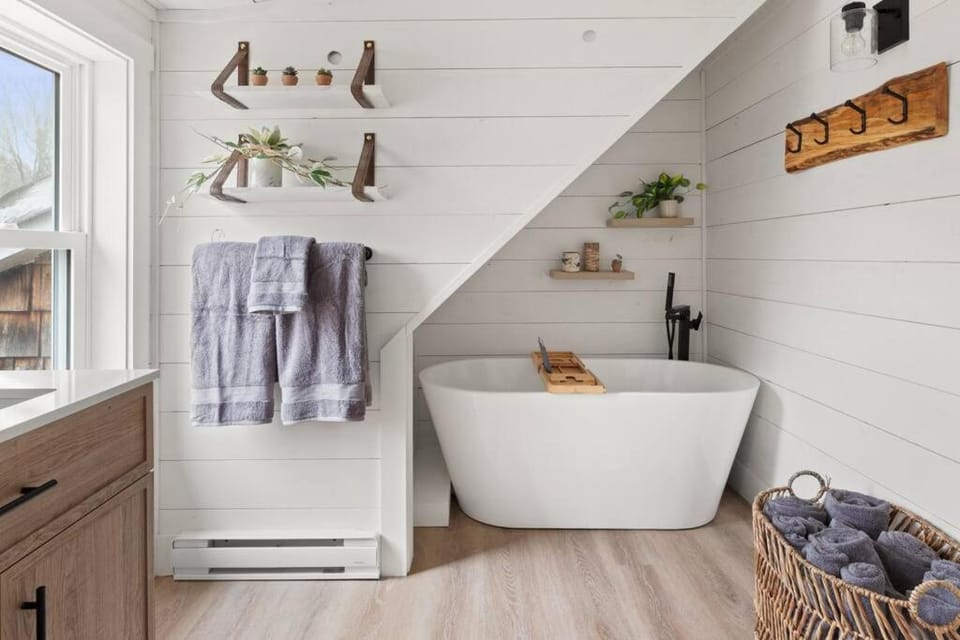 100% Renovated Stowe Village Farmhouse House in Stowe