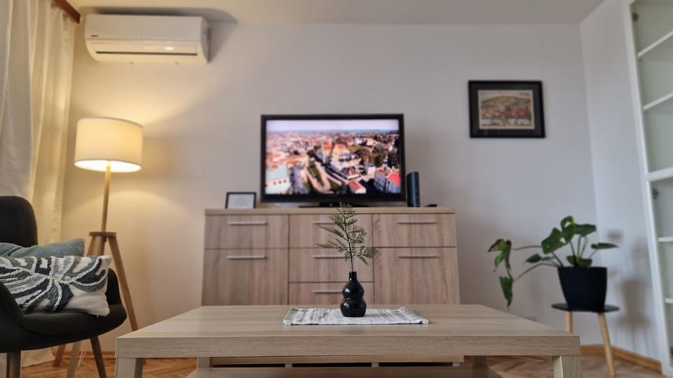 TV and multimedia, Living room, air conditioner