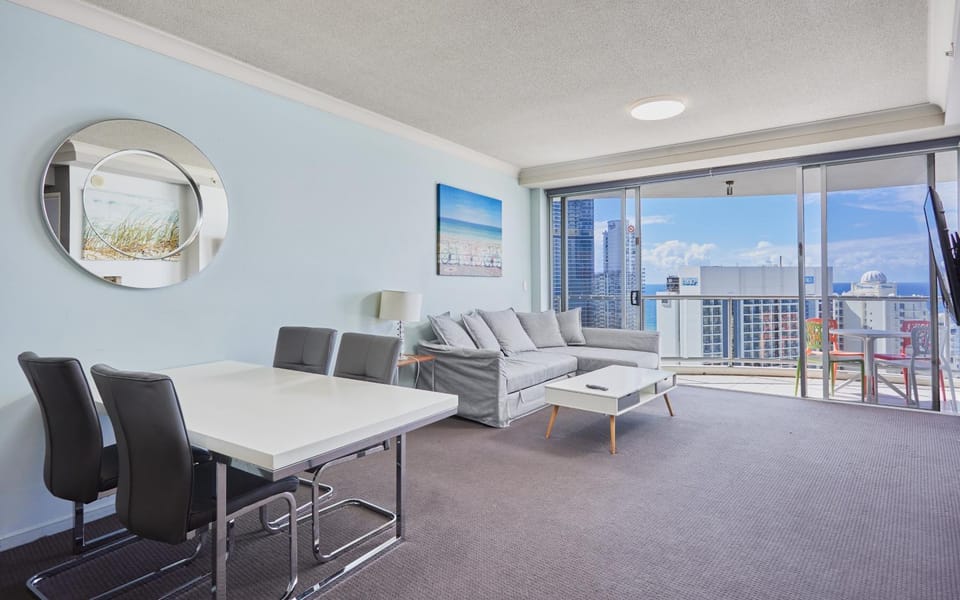 Oceanview 3 Bedroom Apartment in Surfers Paradise - Serain Residences Apartment in Surfers Paradise