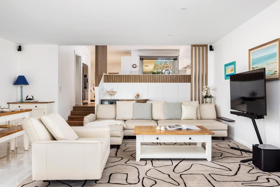 TV and multimedia, Kitchen or kitchenette, Living room, Seating area, Evening entertainment