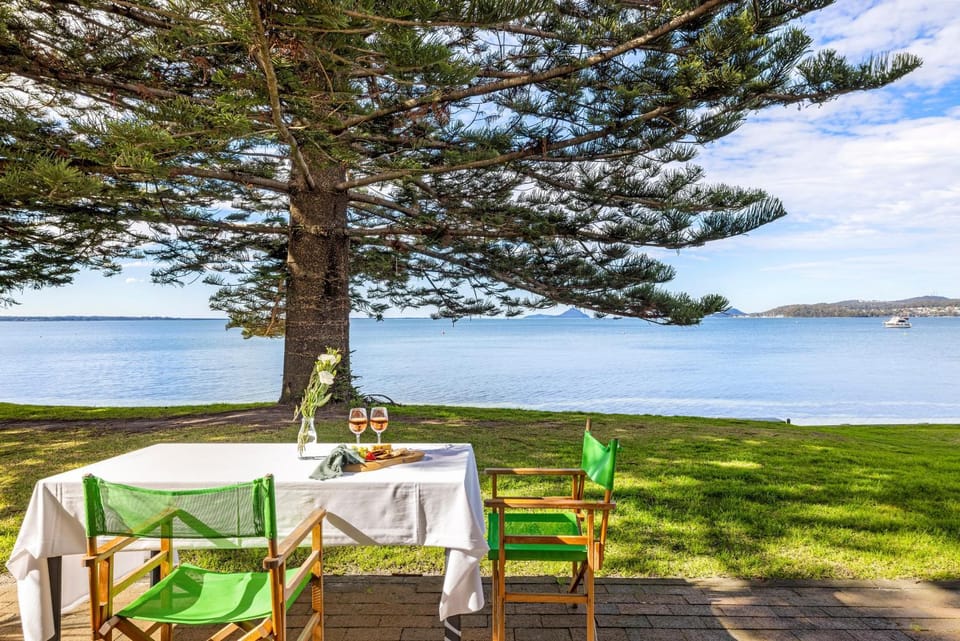 Patio, Day, Natural landscape, Dining area, River view, Sea view