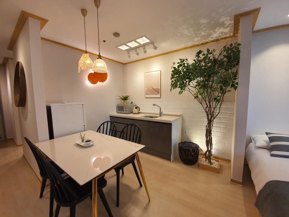 [Hongik-Univ] Modern studio Apartment in Seoul