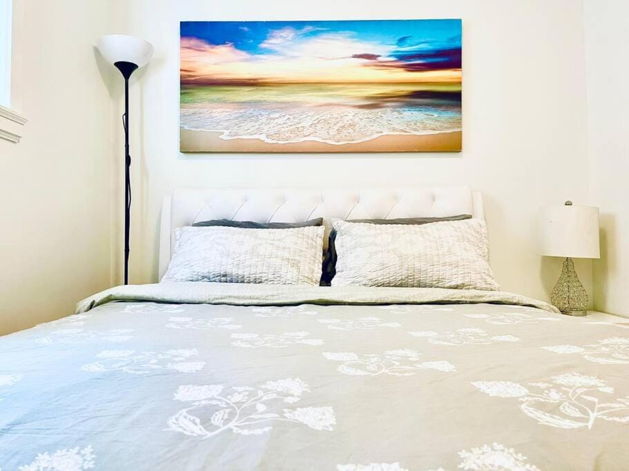 Cozy 2BR Near Metrotown & Burnaby Hospital Apartment in Vancouver