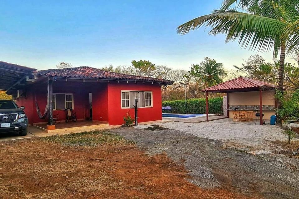 Property building, Garden, Parking