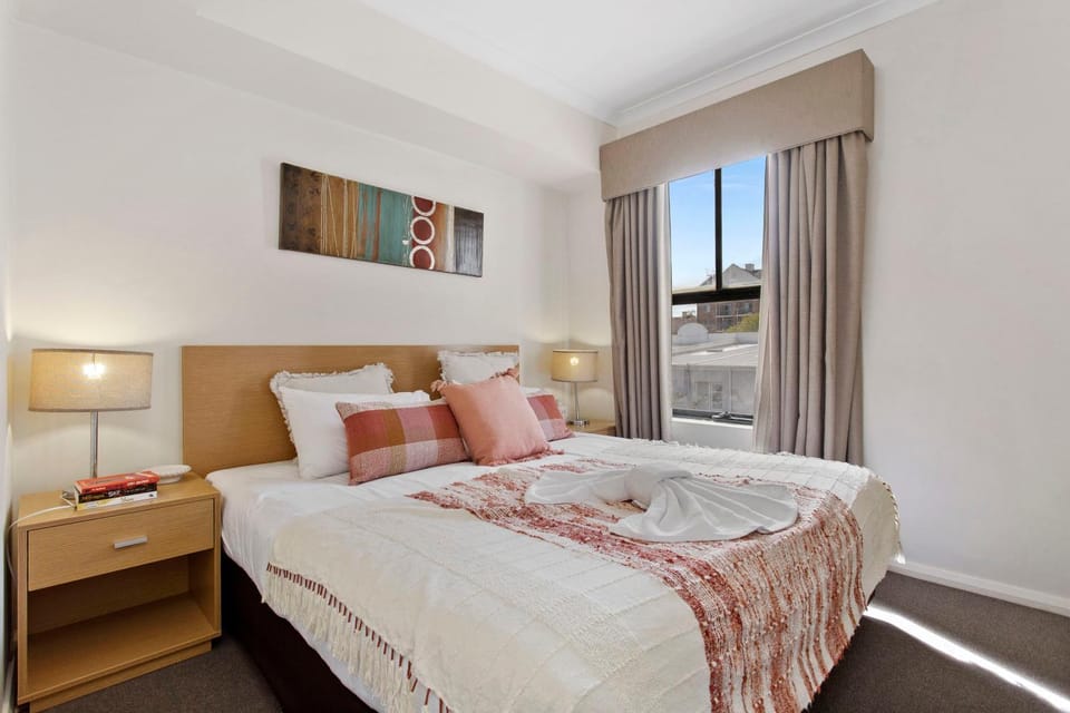 2BDR 1BTH - James Street Magic Apartment in Perth
