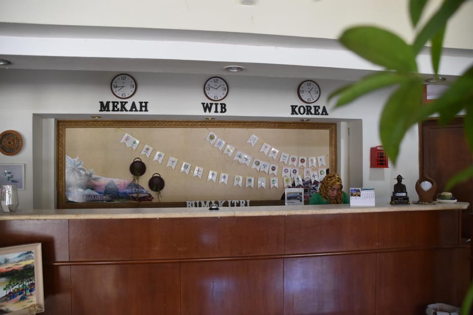 Lobby or reception, Text overlay