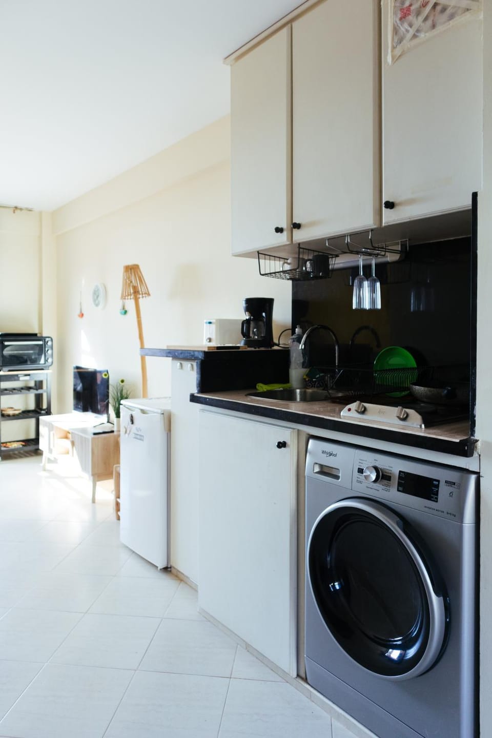 Kitchen or kitchenette, washing machine