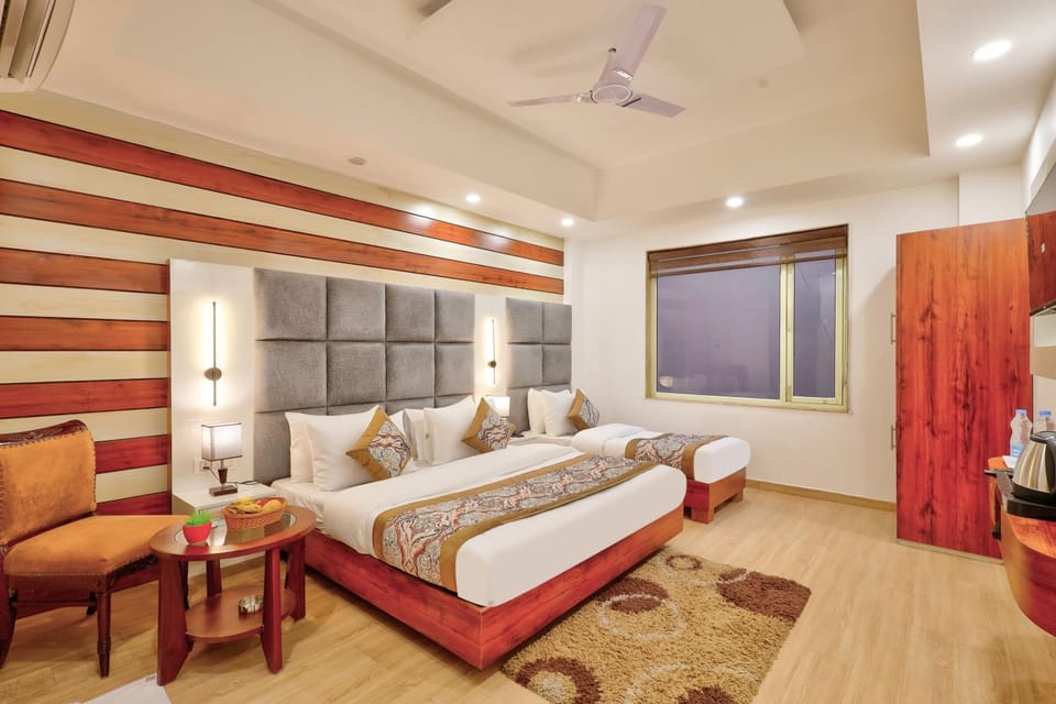 Bed, Photo of the whole room, Seating area, Bedroom, air conditioner