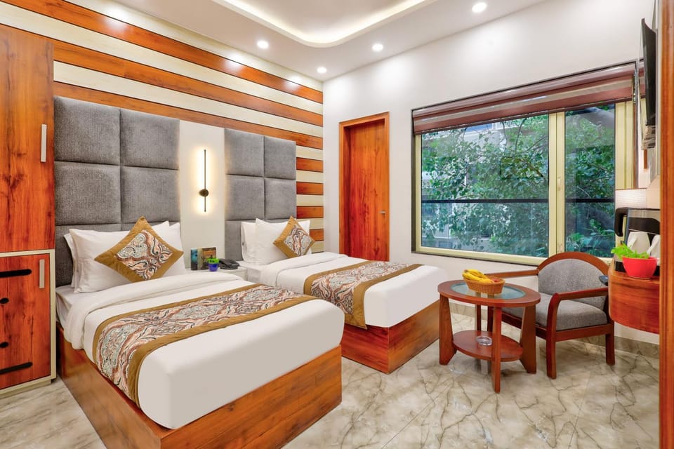Bed, Photo of the whole room, Seating area, Bedroom