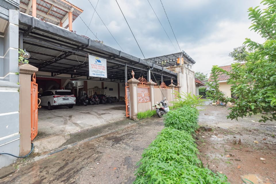 RedDoorz Syariah near Alun Alun Sumedang Hotel in West Java
