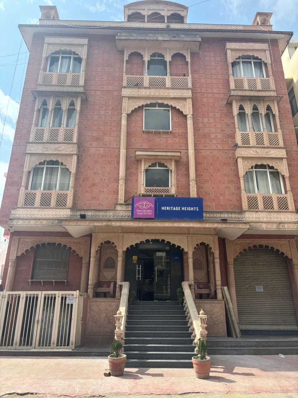 Facade/entrance
