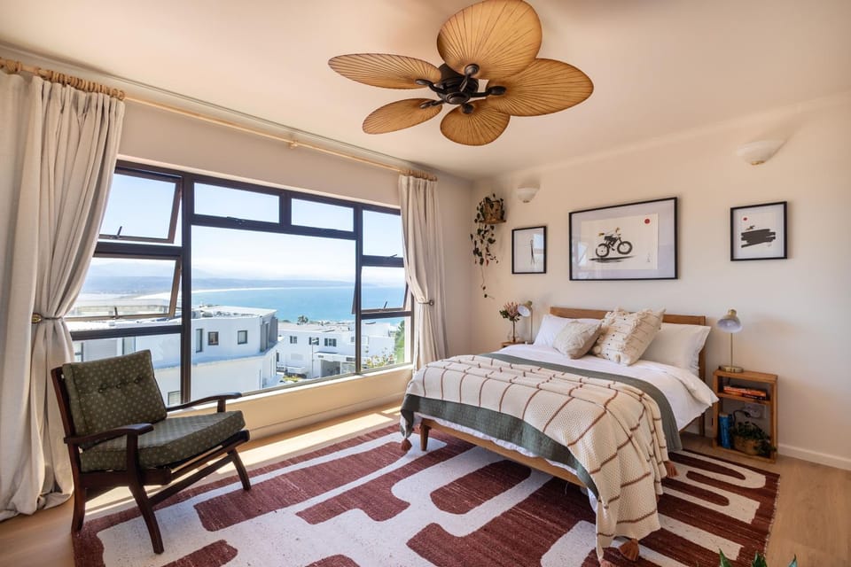 Bed, Natural landscape, Photo of the whole room, Bedroom, Sea view