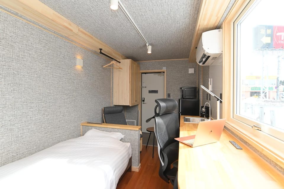 Bed, Bedroom, air conditioner