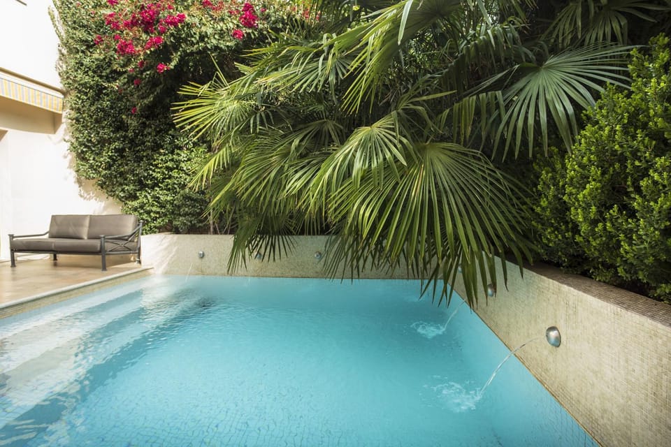 Swimming pool, Swimming pool