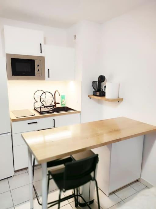 Dining area, minibar, stove