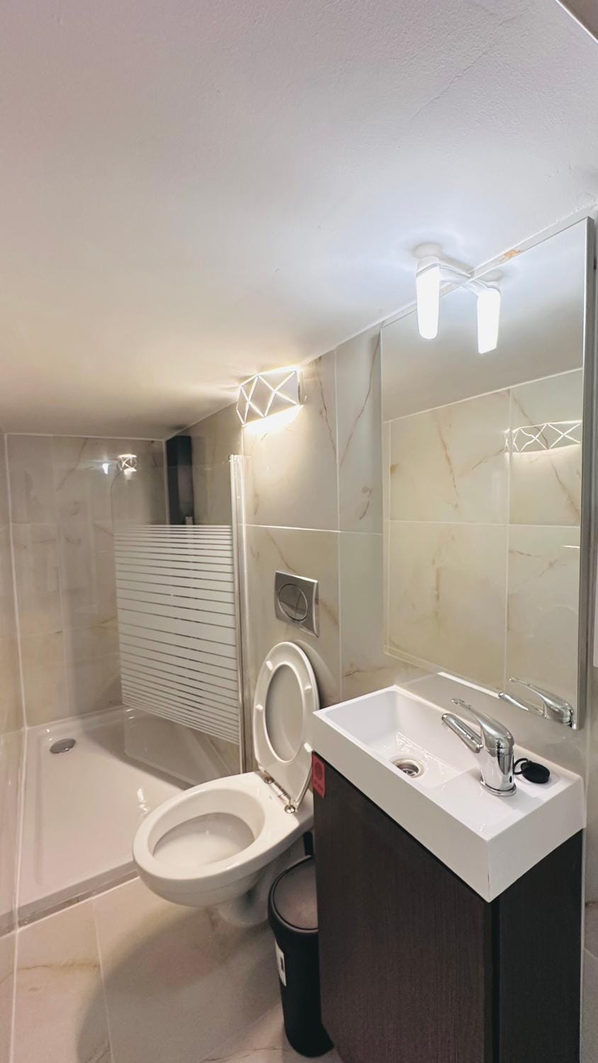 Toilet, bidet