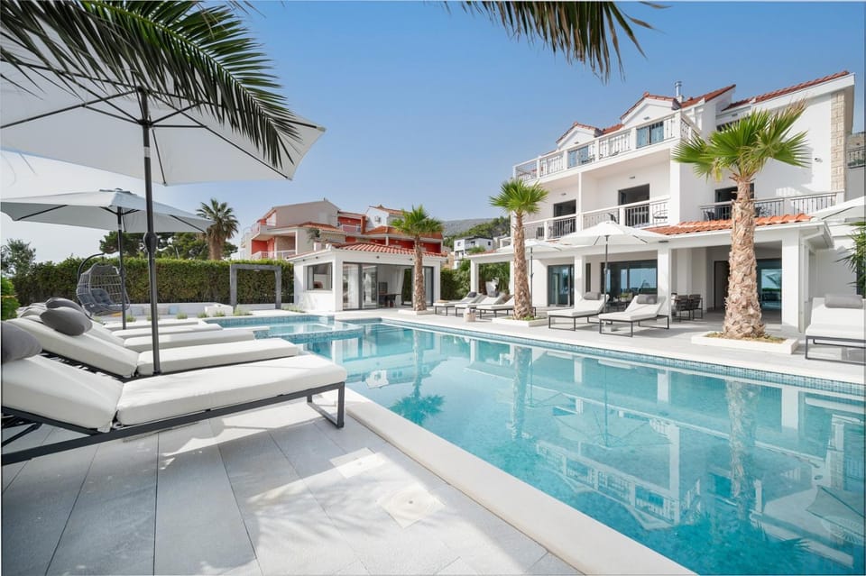 Balcony/Terrace, Dining area, air conditioner