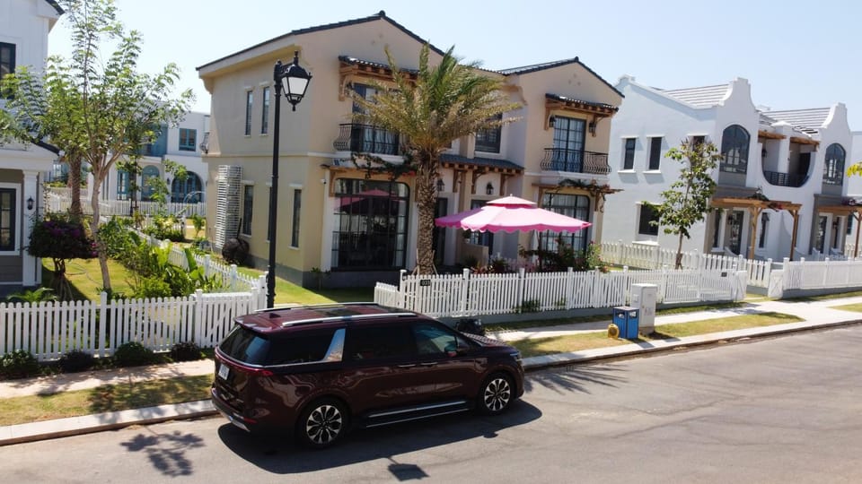 Property building, Neighbourhood, Natural landscape, Bird's eye view, Garden, Parking