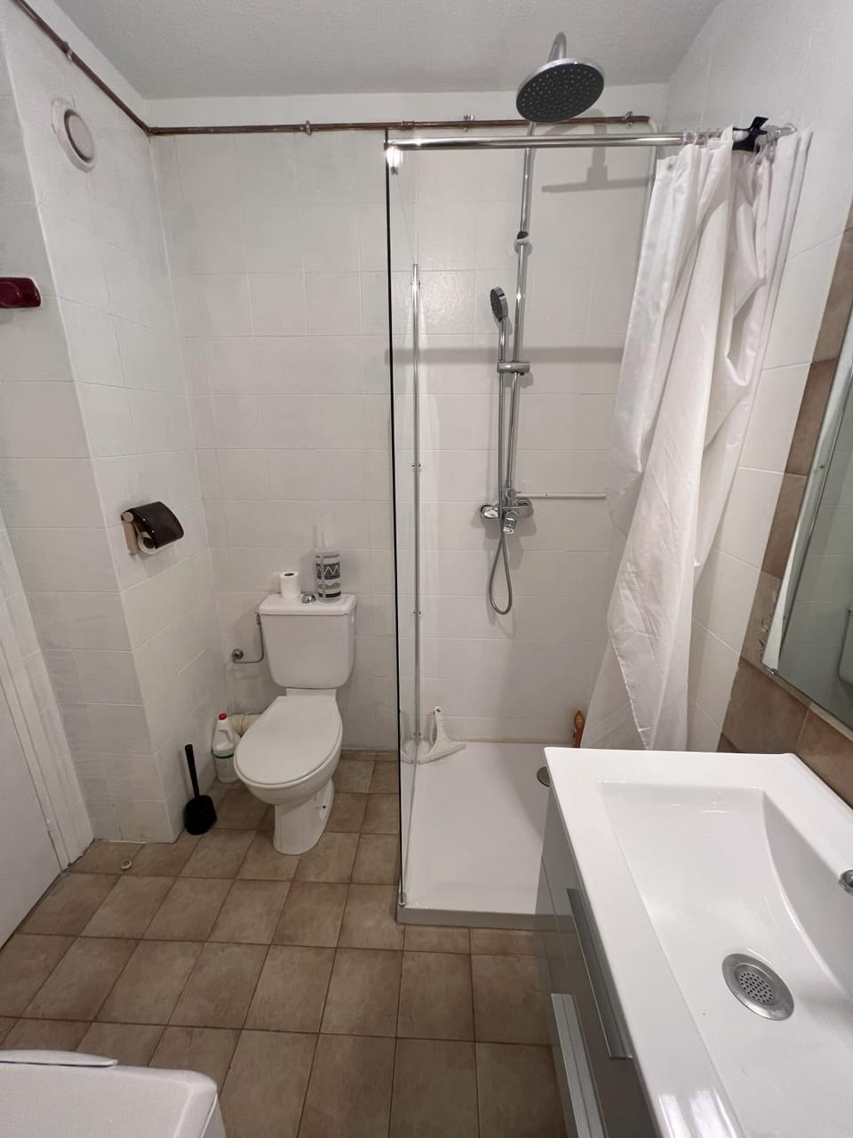 Shower, Toilet