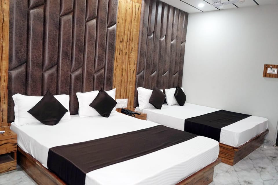 HOTEL PR VILLA Hotel in Gandhinagar