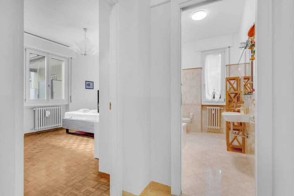 Bed, Bathroom, Photo of the whole room, Bedroom