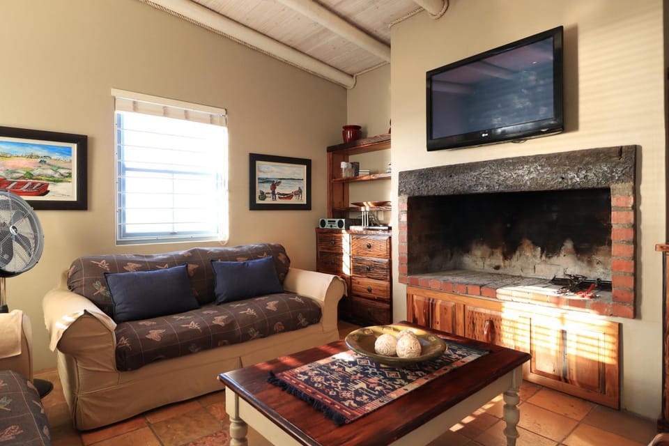 TV and multimedia, Living room, Seating area, flat iron