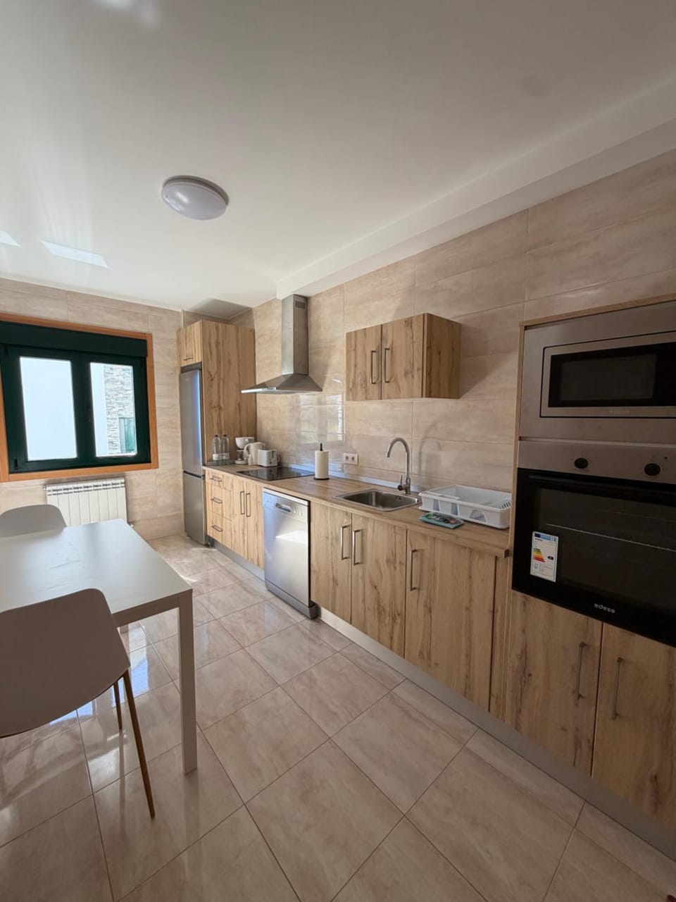 Coffee/tea facilities, Kitchen or kitchenette, Dining area, dishwasher, heating, heating, internet, internet, oven, stove, toaster, kitchen