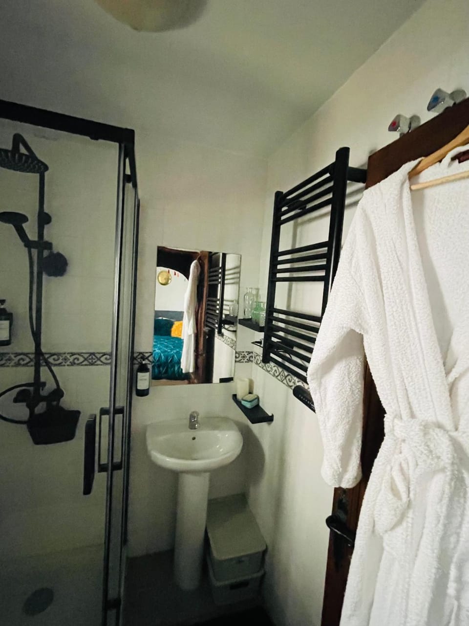 Shower, Bathroom, towels