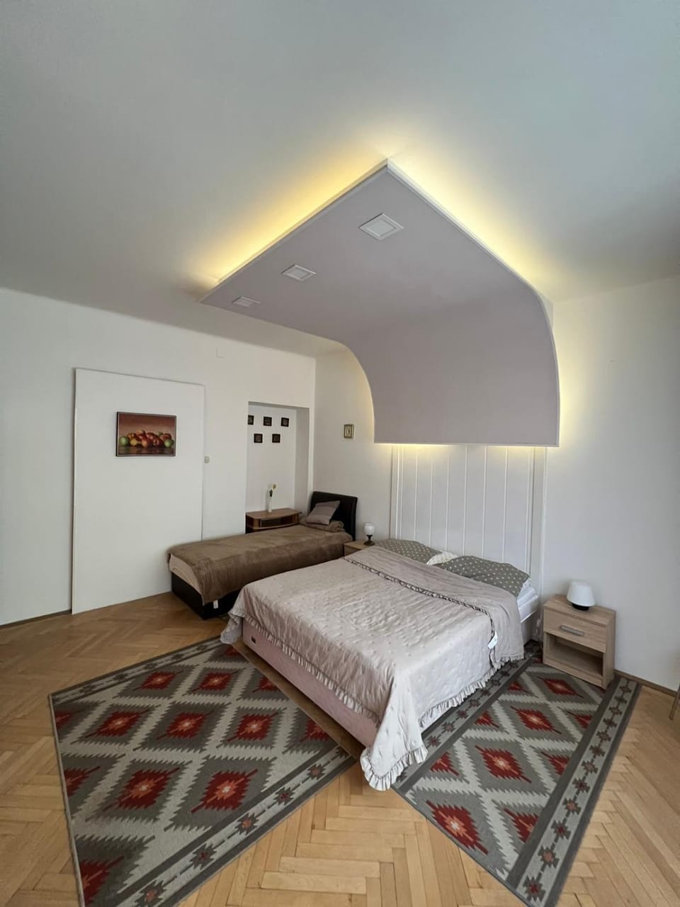 Photo of the whole room, Bedroom