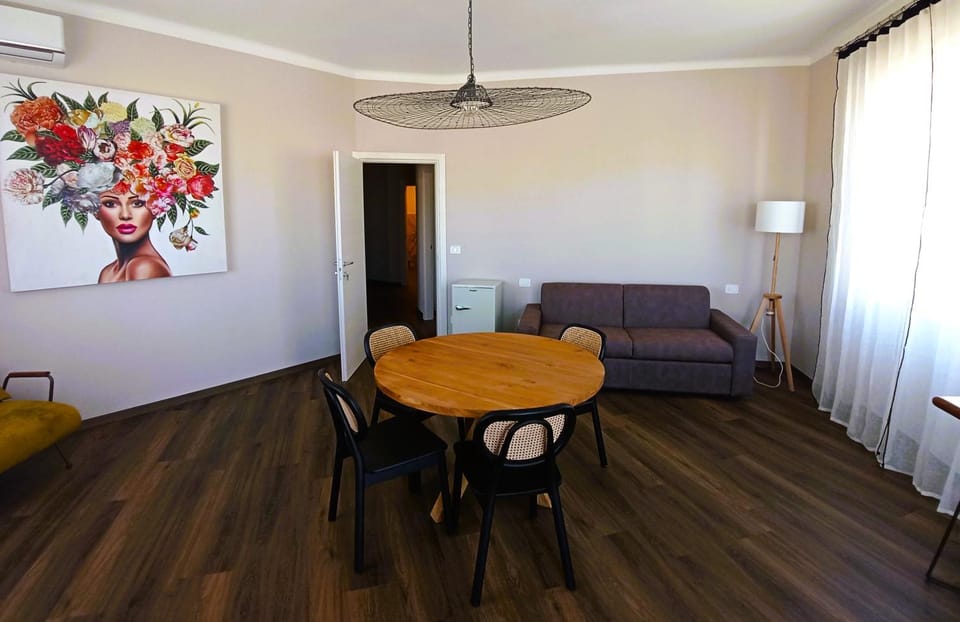 Living room, Seating area, Dining area, air conditioner