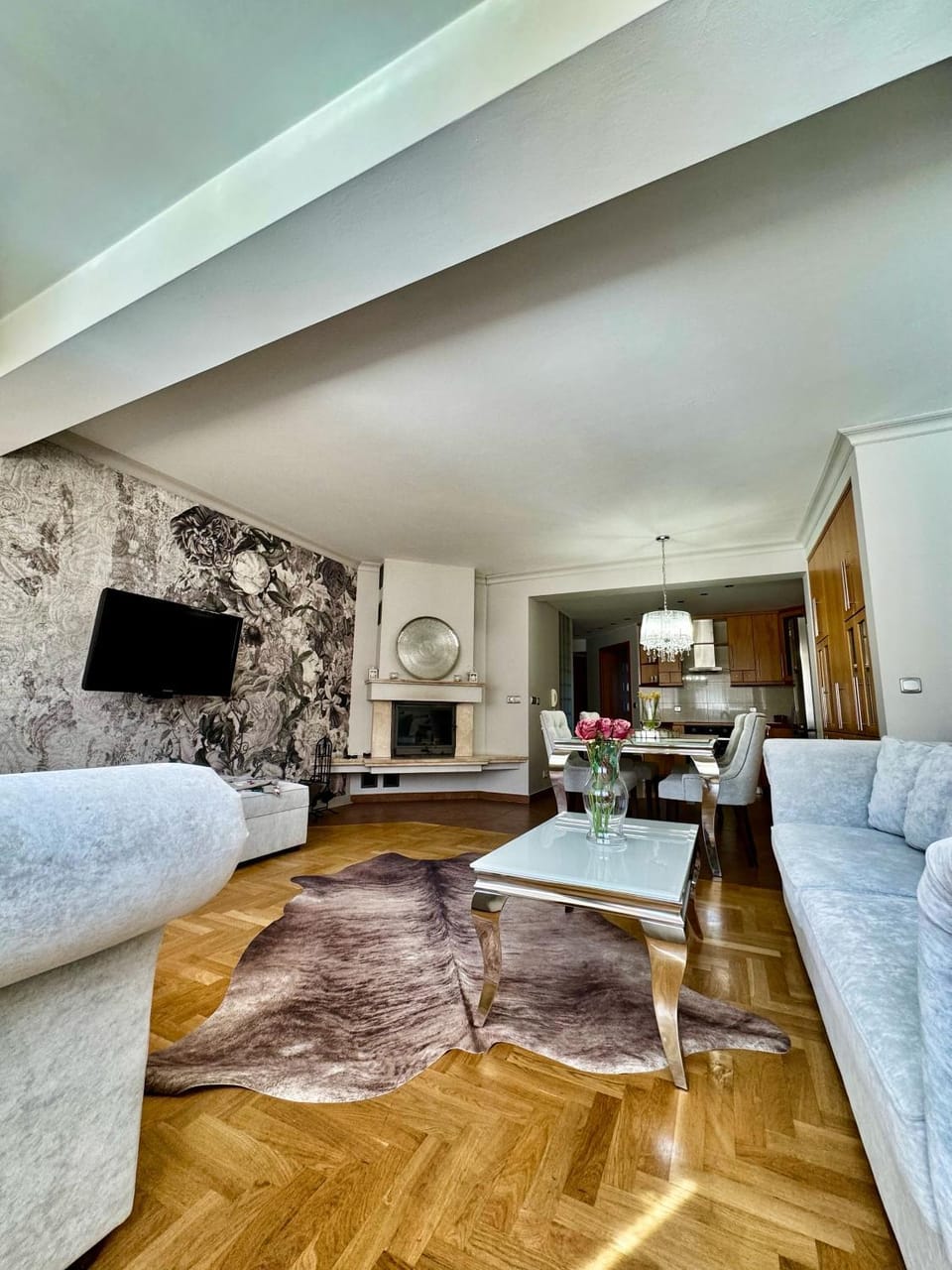 TV and multimedia, Kitchen or kitchenette, Seating area