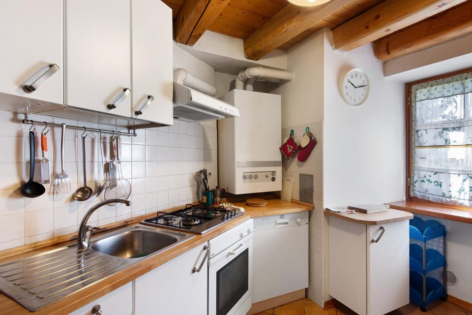 Kitchen or kitchenette, Living room