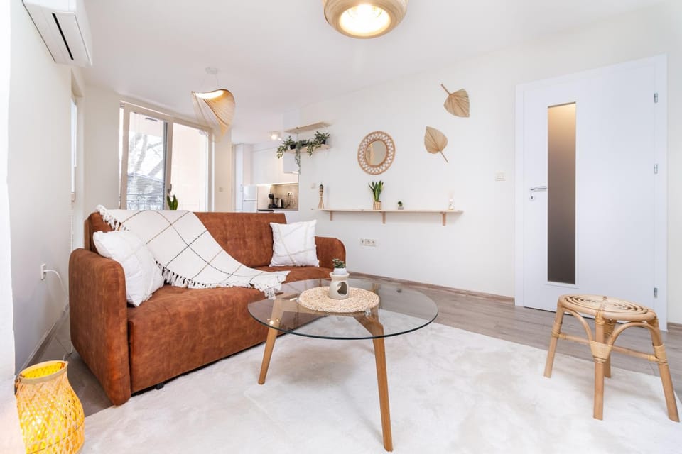 Living room, Photo of the whole room, Seating area