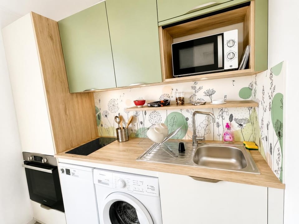 dishwasher, stove, washing machine