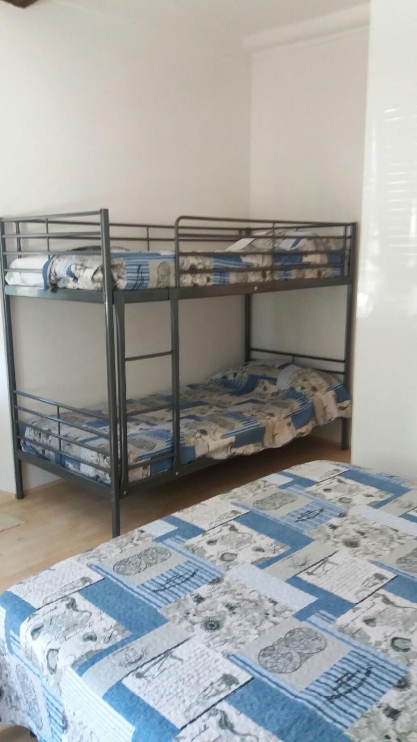Bedroom, bunk bed